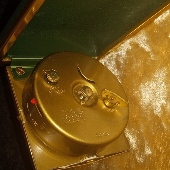 Wind up Travel alarm clock - Picture 3 of 4